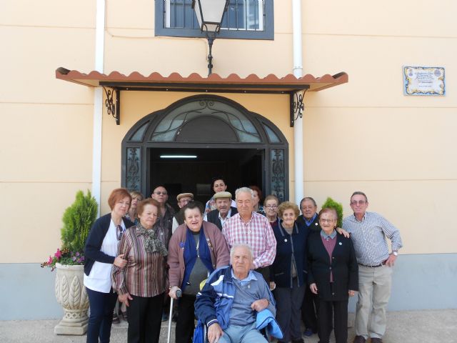 Los usuarios de los Centros de Día para Personas Mayores Dependientes visitan la Hdad de Santa María Cleofé - 2, Foto 2