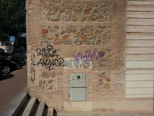 IU-Verdes reclama al Ayuntamiento acciones contundentes ante el aumento de pintadas - 2, Foto 2