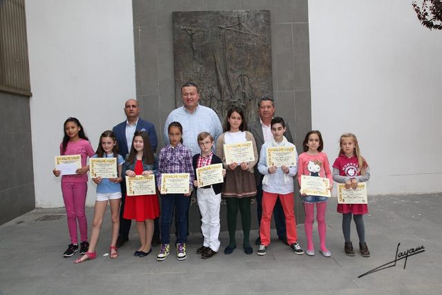 Los pequeños ganadores del concurso de dibujo de Semana Santa 2014 reciben sus premios - 1, Foto 1