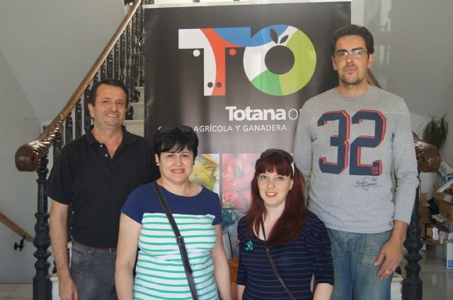 Los ganadores de la Ruta de la cuaresma recogen su premio en productos gastronómicos de Totana, Foto 1