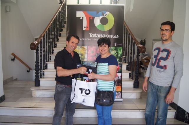 Los ganadores de la Ruta de la cuaresma recogen su premio en productos gastronómicos de Totana - 3, Foto 3
