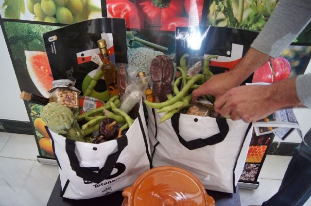 Los ganadores de la Ruta de la cuaresma recogen su premio en productos gastronómicos de Totana - 4, Foto 4