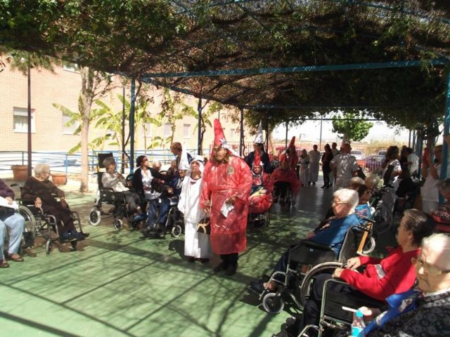Los usuarios de la Residencia ´Virgen del Valle´ celebran la Semana Santa y las Fiestas de Primavera - 1, Foto 1