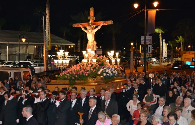Vecinos y fieles acompañan al Cristo del Mar Menor en el Vía Crucis del Miércoles Santo - 1, Foto 1