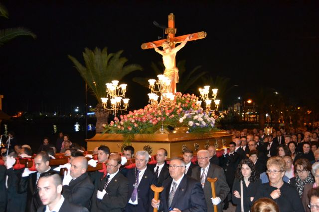 Vecinos y fieles acompañan al Cristo del Mar Menor en el Vía Crucis del Miércoles Santo - 3, Foto 3