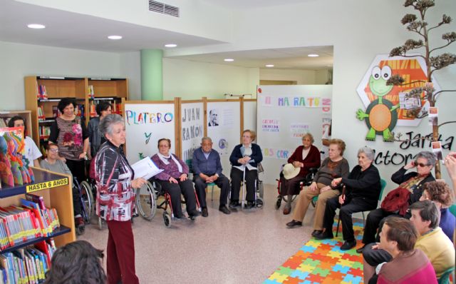 Los mayores del Centro de Día participan en un recital de lectura y poesía coincidiendo con la celebración de la Semana del Libro - 2, Foto 2
