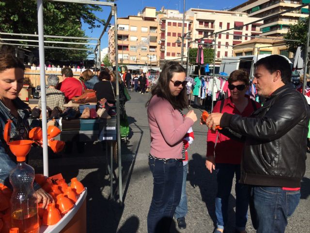 Medio Ambiente y Aertamur reparten cerca de 600 embudos en una campaña de sensibilización sobre el reciclado de aceites - 3, Foto 3