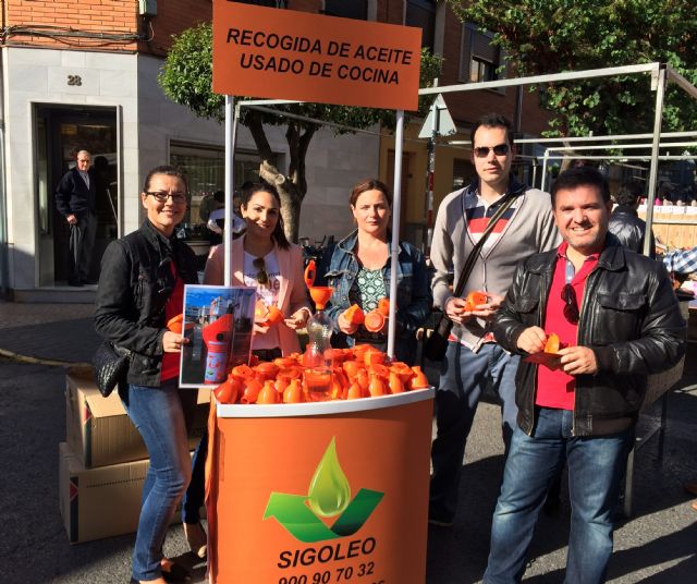 Medio Ambiente y Aertamur reparten cerca de 600 embudos en una campaña de sensibilización sobre el reciclado de aceites - 5, Foto 5