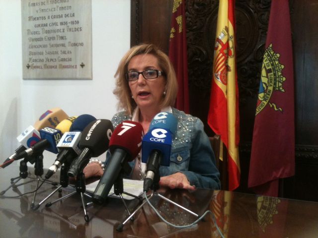 La Concejalía de Empleo pone en marcha una nueva iniciativa para formar a desempleados en la técnica de bordado lorquino - 1, Foto 1