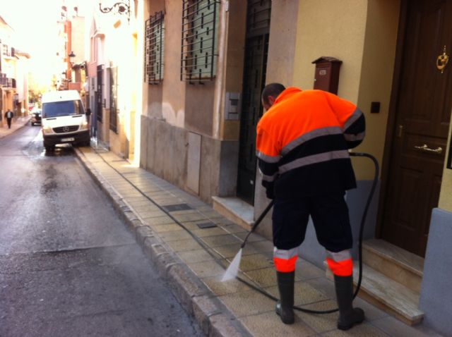 Perform an emergency plan for street cleaning and outdoor cafs discoursed the areas where the processions after Easter, Foto 1