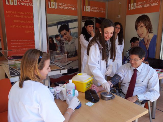 El Alcalde inaugura la Feria Lorca + Saludable, que ofrece pruebas médicas gratuitas y actividades deportivas - 1, Foto 1