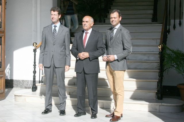 El alcalde solicita al presidente regional apoyo en la agilización de las obras de la autovía y en el proyecto contract de la Feria del Mueble - 1, Foto 1