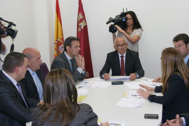 El alcalde solicita al presidente regional apoyo en la agilización de las obras de la autovía y en el proyecto contract de la Feria del Mueble - 3, Foto 3