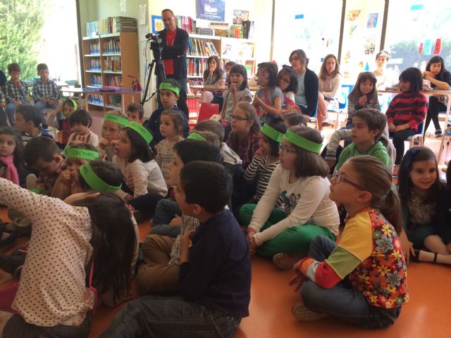 Niños y niñas de Jumilla conmemoran el Día del Libro con la actividad  Maestras que cuentan - 2, Foto 2