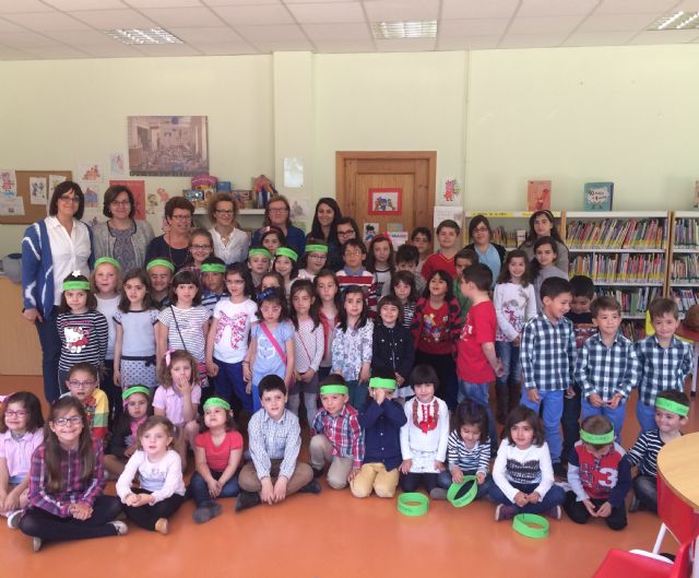 Niños y niñas de Jumilla conmemoran el Día del Libro con la actividad  Maestras que cuentan - 4, Foto 4