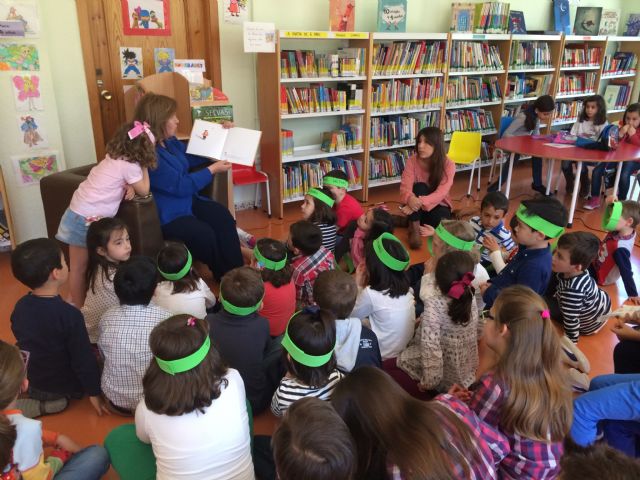 Niños y niñas de Jumilla conmemoran el Día del Libro con la actividad  Maestras que cuentan - 5, Foto 5