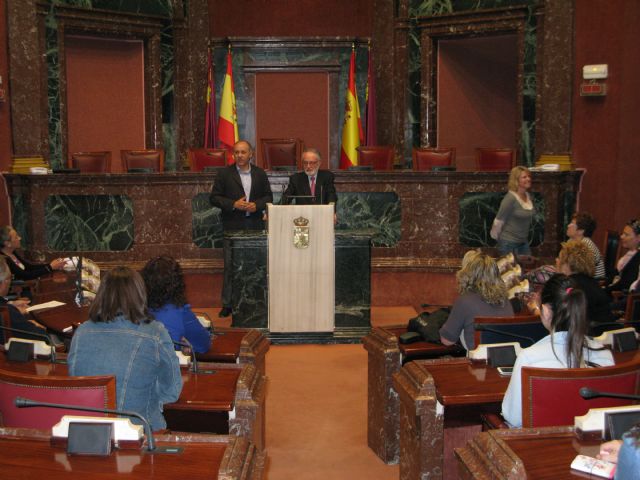 El centro de educación de adultos Rio Mula visita la Asamblea Regional - 2, Foto 2