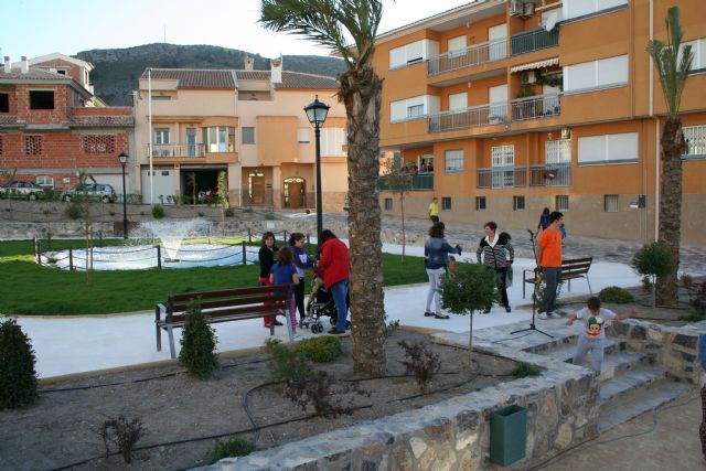 El barrio Peña Rubia estrena un parque con zonas de recreo infantiles, jardines y un lago artificial - 4, Foto 4