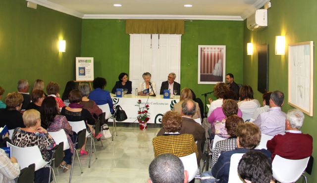 La poeta y escritora lumbrerense Carmen Martínez presenta su nuevo libro Versando la Vida - 2, Foto 2