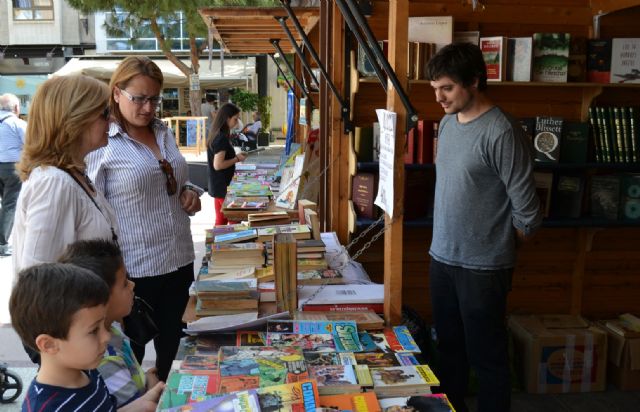 La Feria del Libro ofrece en San Pedro del Pinatar interesantes ofertas y actividades paralelas - 1, Foto 1