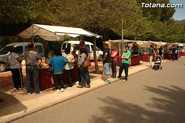 El mercadillo artesano de La Santa congrega a numeroso pblico en las inmedicaciones del atrio del santuario en una jornada festiva - 10
