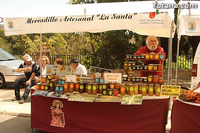 El mercadillo artesano de La Santa congrega a numeroso pblico en las inmedicaciones del atrio del santuario en una jornada festiva - 2