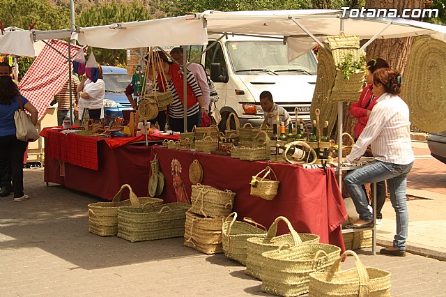 El mercadillo artesano de La Santa congrega a numeroso pblico en las inmedicaciones del atrio del santuario en una jornada festiva - 3