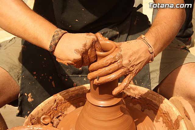 El mercadillo artesano de La Santa congrega a numeroso pblico en las inmedicaciones del atrio del santuario en una jornada festiva - 6