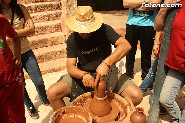 El mercadillo artesano de La Santa congrega a numeroso pblico en las inmedicaciones del atrio del santuario en una jornada festiva - 7