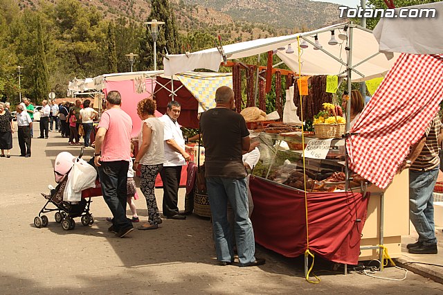 El mercadillo artesano de La Santa congrega a numeroso pblico en las inmedicaciones del atrio del santuario en una jornada festiva - 11