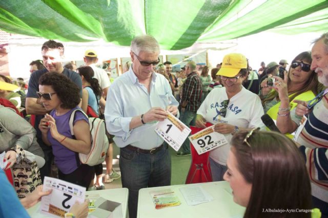 Centenares de vecinos recorren con Rascasa la I Marcha por los barrios - 2, Foto 2