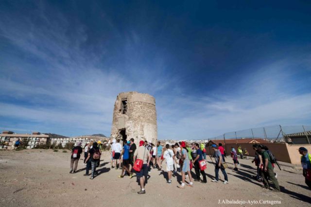 Centenares de vecinos recorren con Rascasa la I Marcha por los barrios - 4, Foto 4