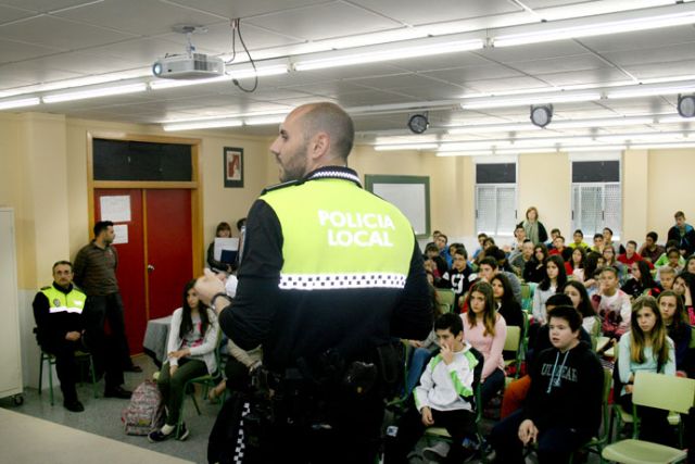 La Policía Local 'enseña' a los jóvenes a identificar los riesgos en su entorno y afrontarlos con responsabilidad - 1, Foto 1