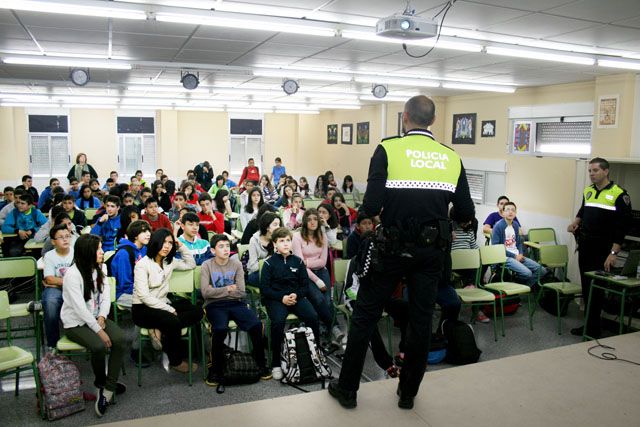 La Policía Local 'enseña' a los jóvenes a identificar los riesgos en su entorno y afrontarlos con responsabilidad - 2, Foto 2