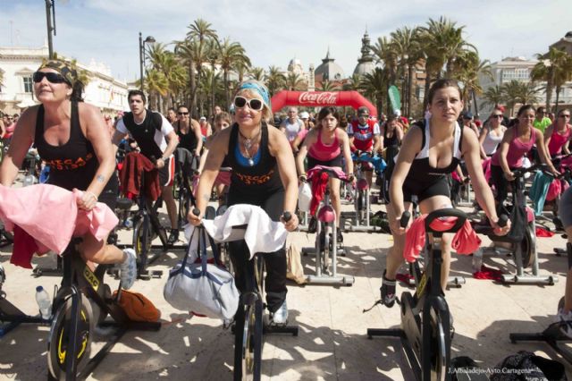 Medio millar de personas pedalearon a favor de Cruz Roja - 1, Foto 1