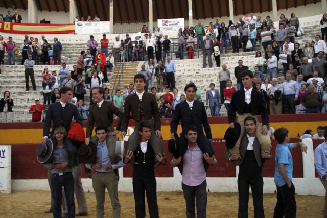 Exitosa clase práctica de las escuelas taurinas en la Plaza de Toros de Cehegín - 1, Foto 1