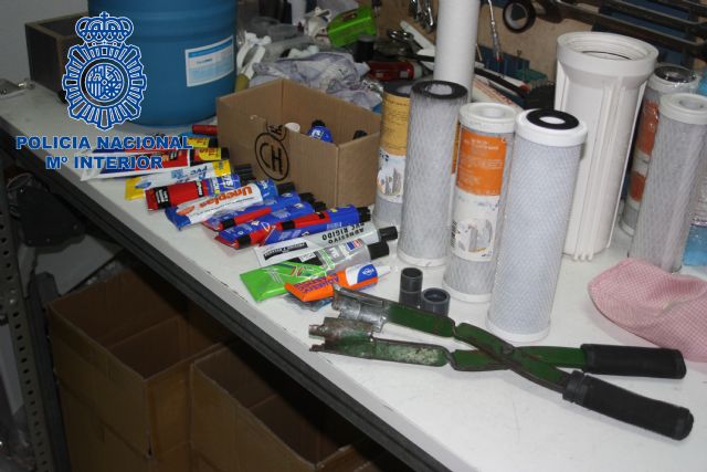 La Policía Nacional esclarece una estafa realizada por una mercantil que instalaba filtros de ósmosis del agua manipulados - 1, Foto 1