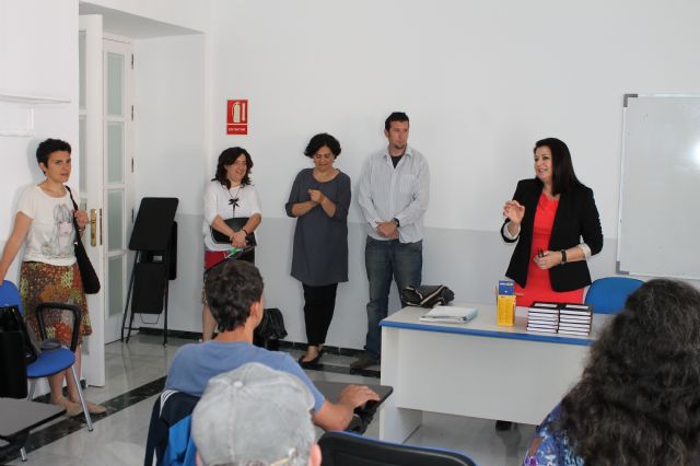 Doce alumnos reciben un curso sobre competencias para la autonoma personal y laboral, Foto 1