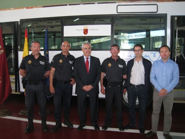 La Comunidad entrega cinco vehículos a la ONG ´Azul en Acción´ - 1, Foto 1