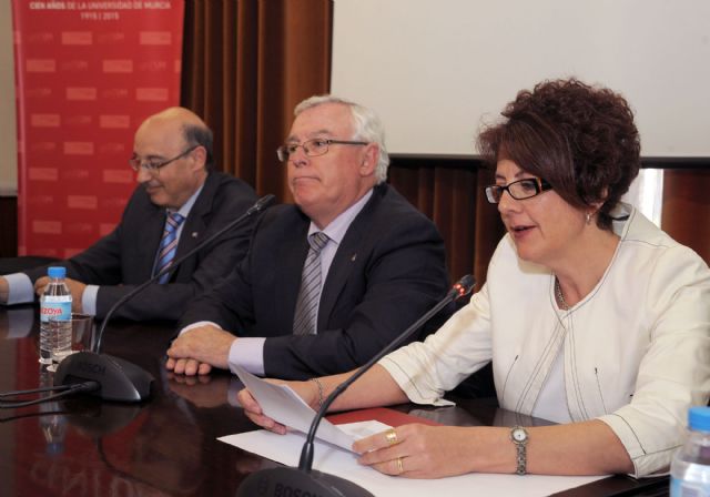 El rector Cobacho expresa su preocupación por la falta de recursos en la lectura del comunicado de la CRUE - 1, Foto 1