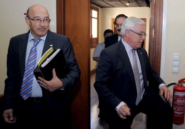 El rector Cobacho expresa su preocupación por la falta de recursos en la lectura del comunicado de la CRUE - 2, Foto 2