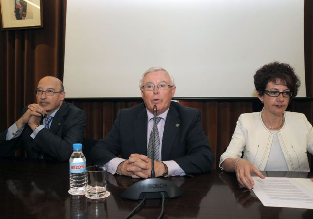 El rector Cobacho expresa su preocupación por la falta de recursos en la lectura del comunicado de la CRUE - 3, Foto 3