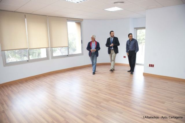 Ocho desempleados amplían currículo con clases de carpintería - 1, Foto 1