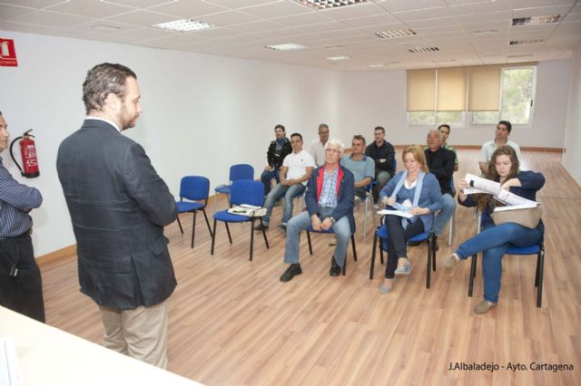 Ocho desempleados amplían currículo con clases de carpintería - 2, Foto 2