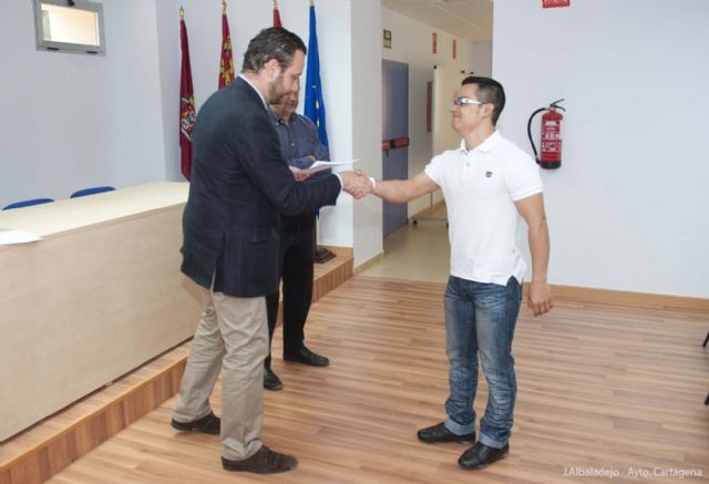 Ocho desempleados amplían currículo con clases de carpintería - 4, Foto 4