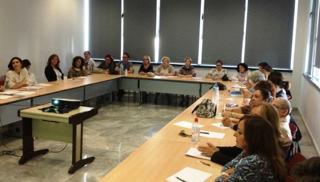 Sanidad considera clave a los profesionales de Trabajo Social para el desarrollo del Programa Integral de Atención a la Mujer - 1, Foto 1