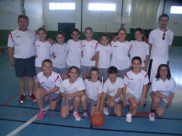 Los colegios Reina Sofia y Santa Eulalia disputaron la final de la fase local de baloncesto alevín femenino de Deporte Escolar, Foto 1