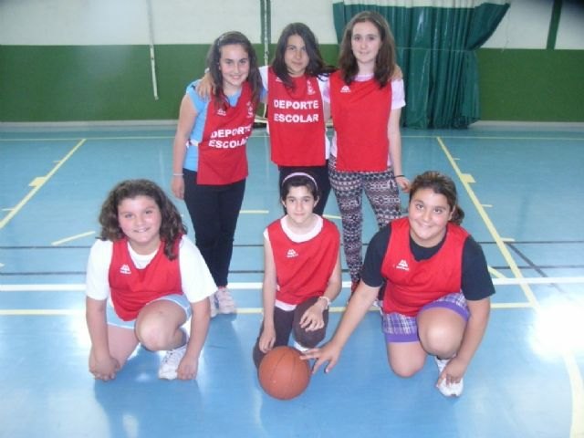 Los colegios Reina Sofia y Santa Eulalia disputaron la final de la fase local de baloncesto alevín femenino de Deporte Escolar, Foto 2