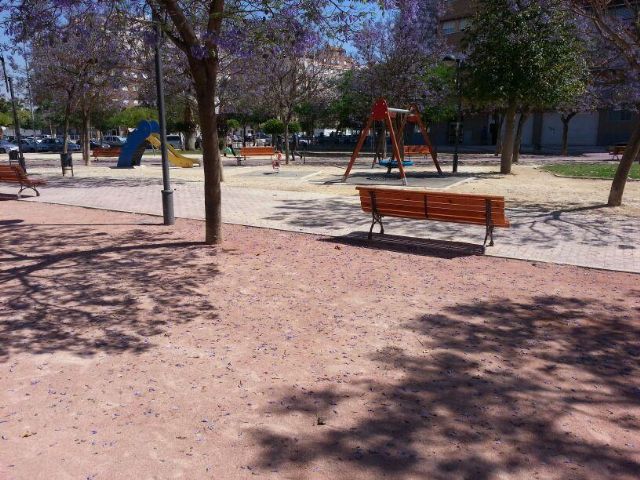 Medio Ambiente comienza a cambiar el aspecto estético de algunos parques y jardines del municipio con la utilización del árido de roca volcánica - 2, Foto 2