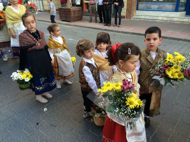 Centenares de jumillanos y jumillanas participan en la Ofrenda de Flores al Cristo Amarrado a la Columna - 4, Foto 4